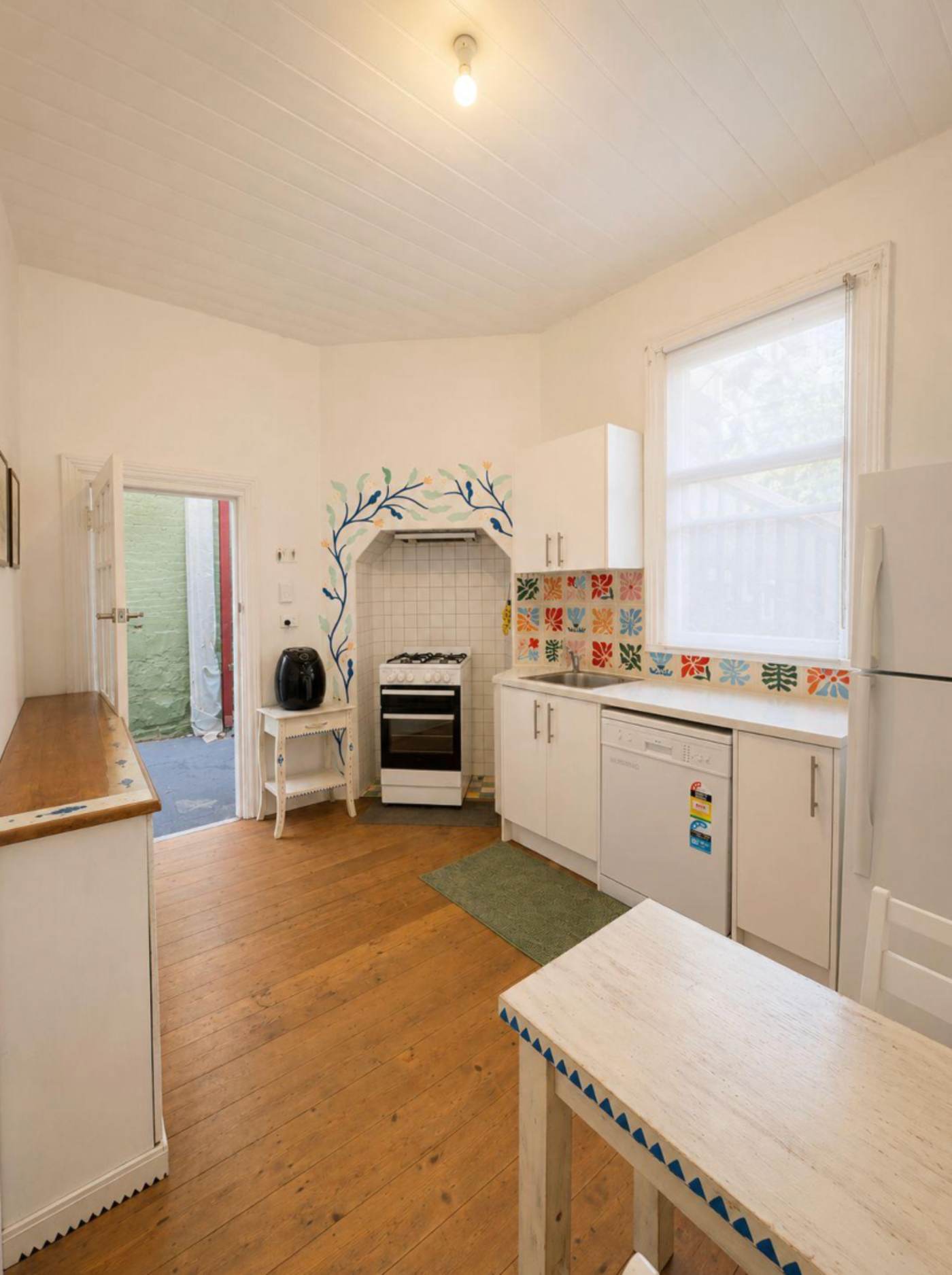 Female Shared Room in North Melbourne photo 2